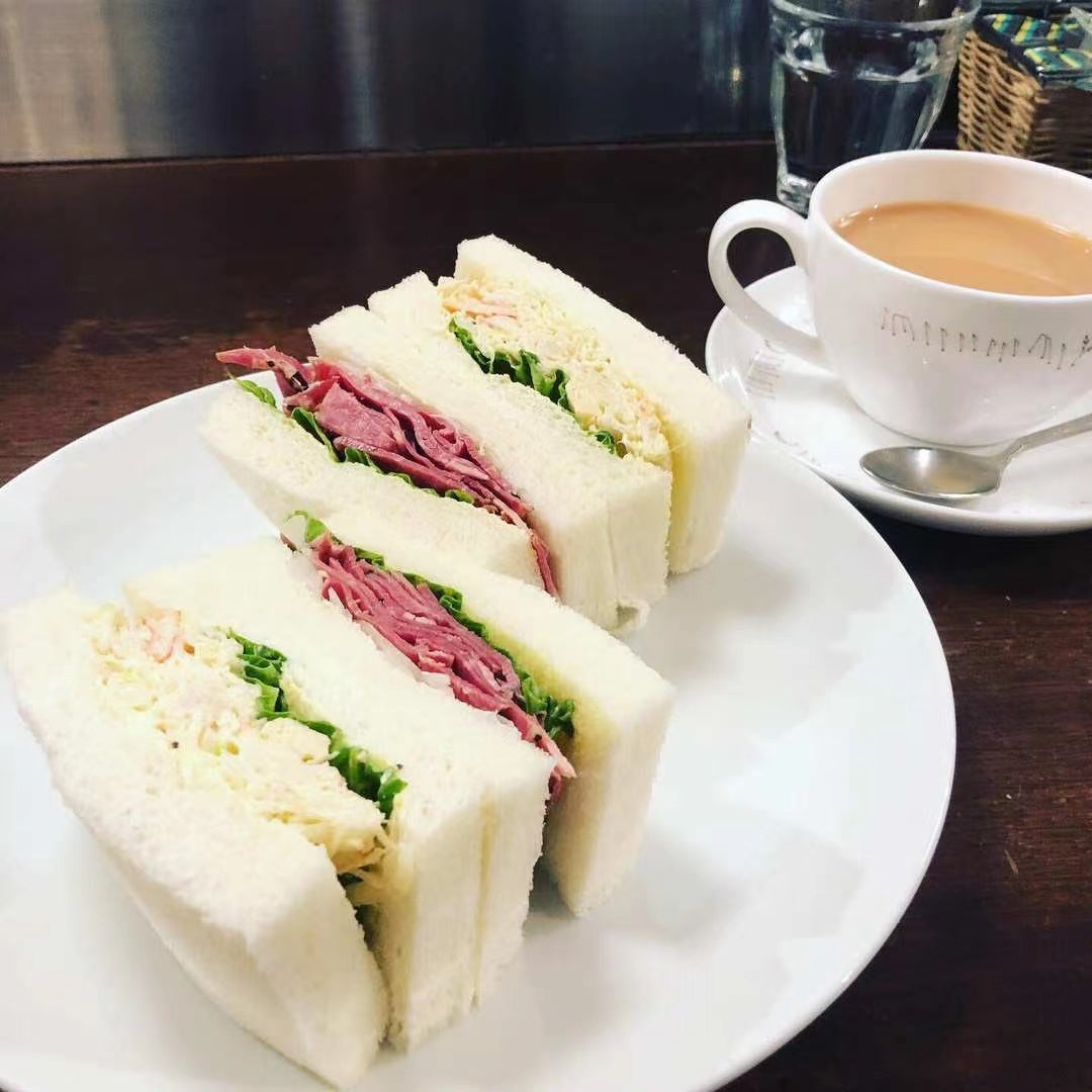 何のサンドイッチでしょう？「おすすめ秋アウターのご紹介」