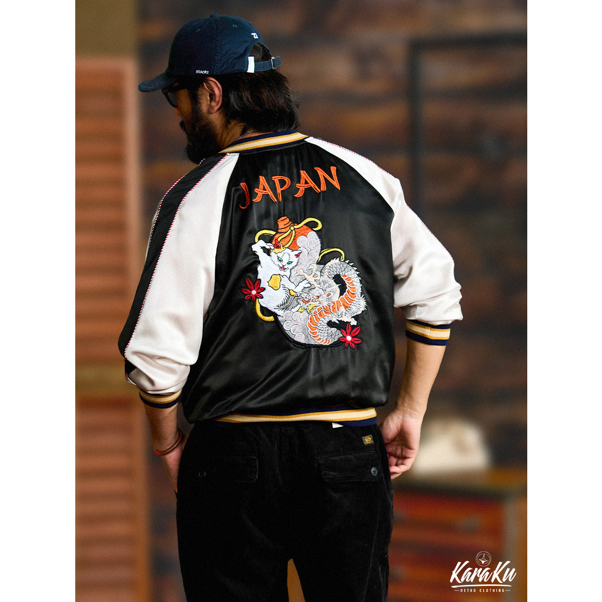 KARAKU 神奈川沖浪裏と波乗り猫 スカジャン サテン M 黒 刺繍 キャット 81KV0I1mTrL._AC_UY350_.jpg