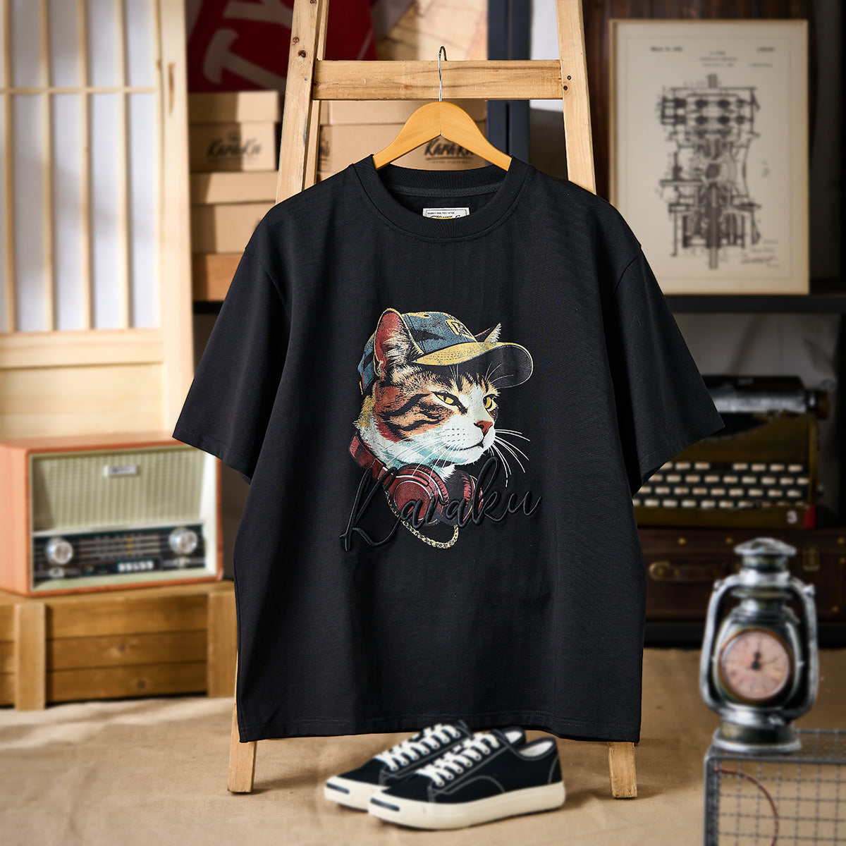 猫ラッパー」クラックプリント＆KaraKu刺繡入りコットンTee – Karakubuy