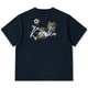 「SAMURAI BLUE CAT」ベンガルサッカー選手プリント＆刺繍入りコットンTee