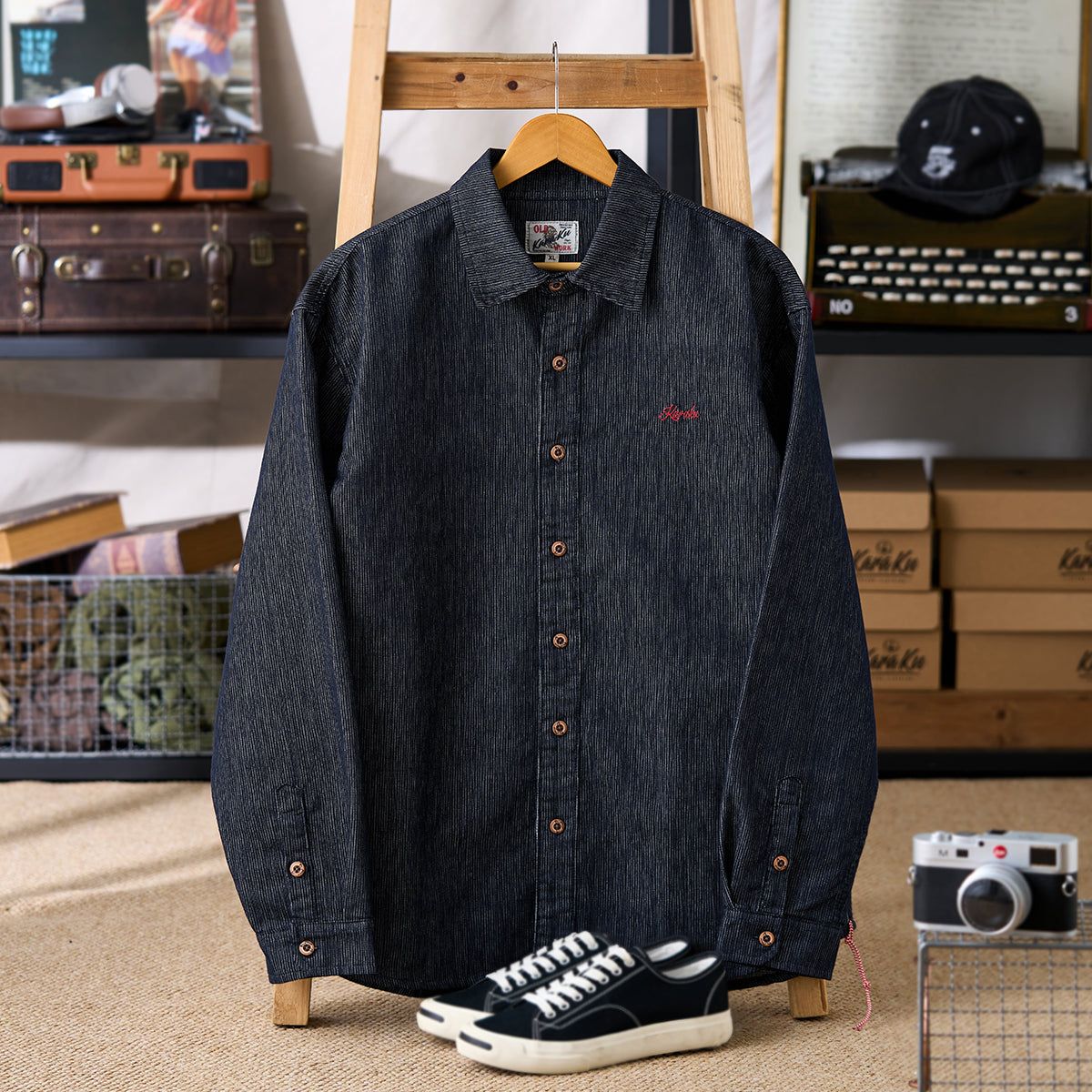 紅白ヒモ付き 「KARAKU」刺繍ワッペン入り ドビー織りストライプデニム