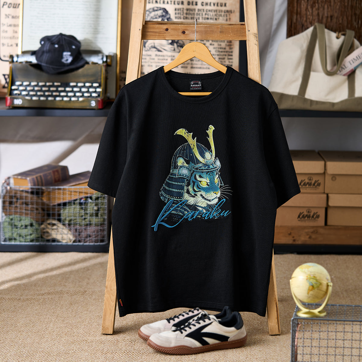 光る目をした武将虎」プリント＆刺繍入りコットンTee – Karakubuy