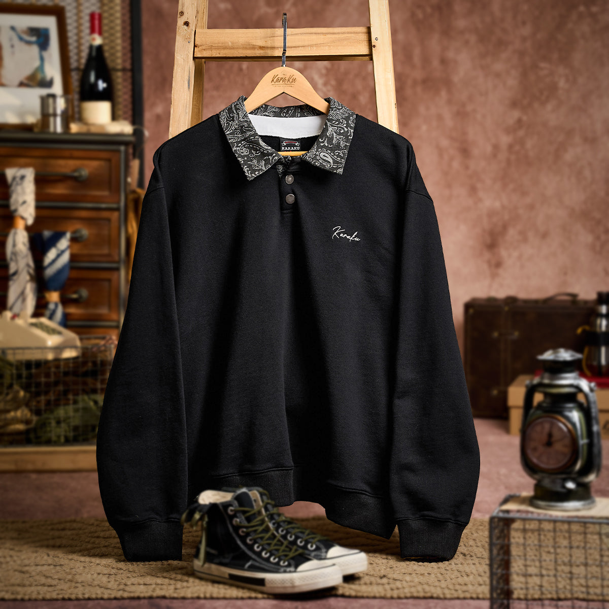 Karaku刺繍入り 襟・前立てジャガードペイズリー柄切替ポロカラー