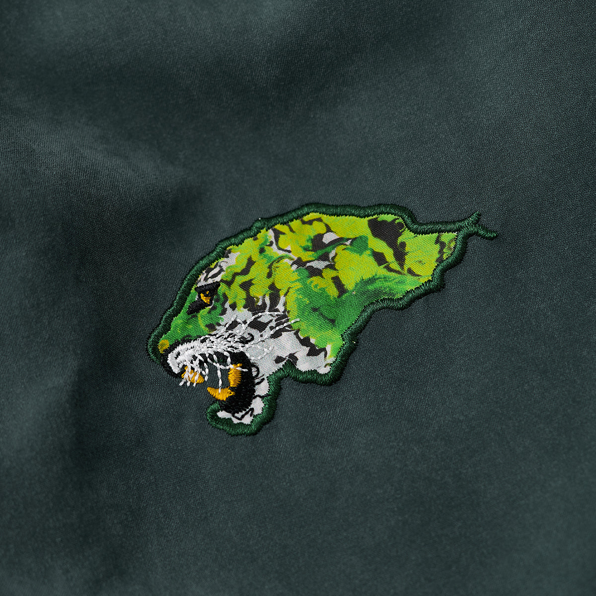 KARAKU×田中ラオウ「Green drift」虎刺繍入り ピーチスキンキューバ