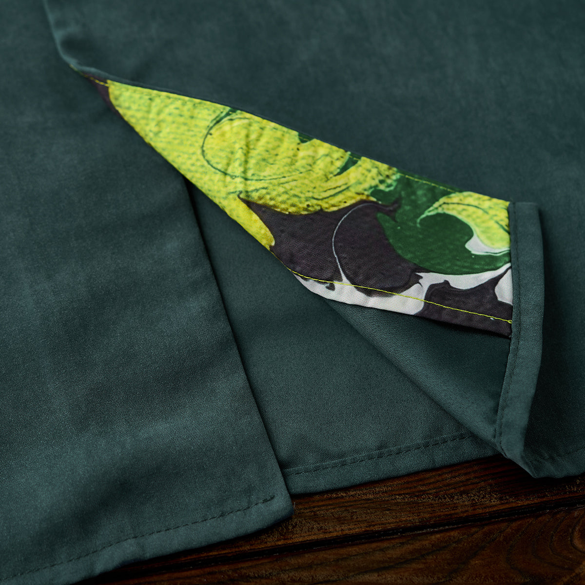 KARAKU×田中ラオウ「Green drift」虎刺繍入り ピーチスキンキューバ