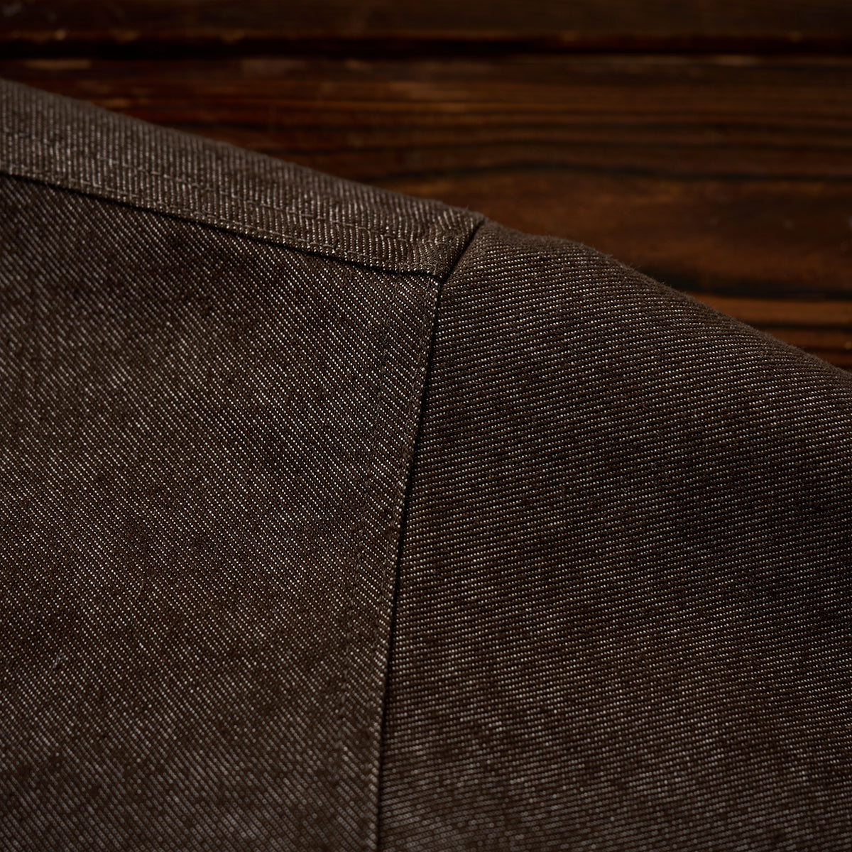 赤ヒモ付き 「Karaku」刺繍入り 裏エスニック調柄デニム長袖シャツ