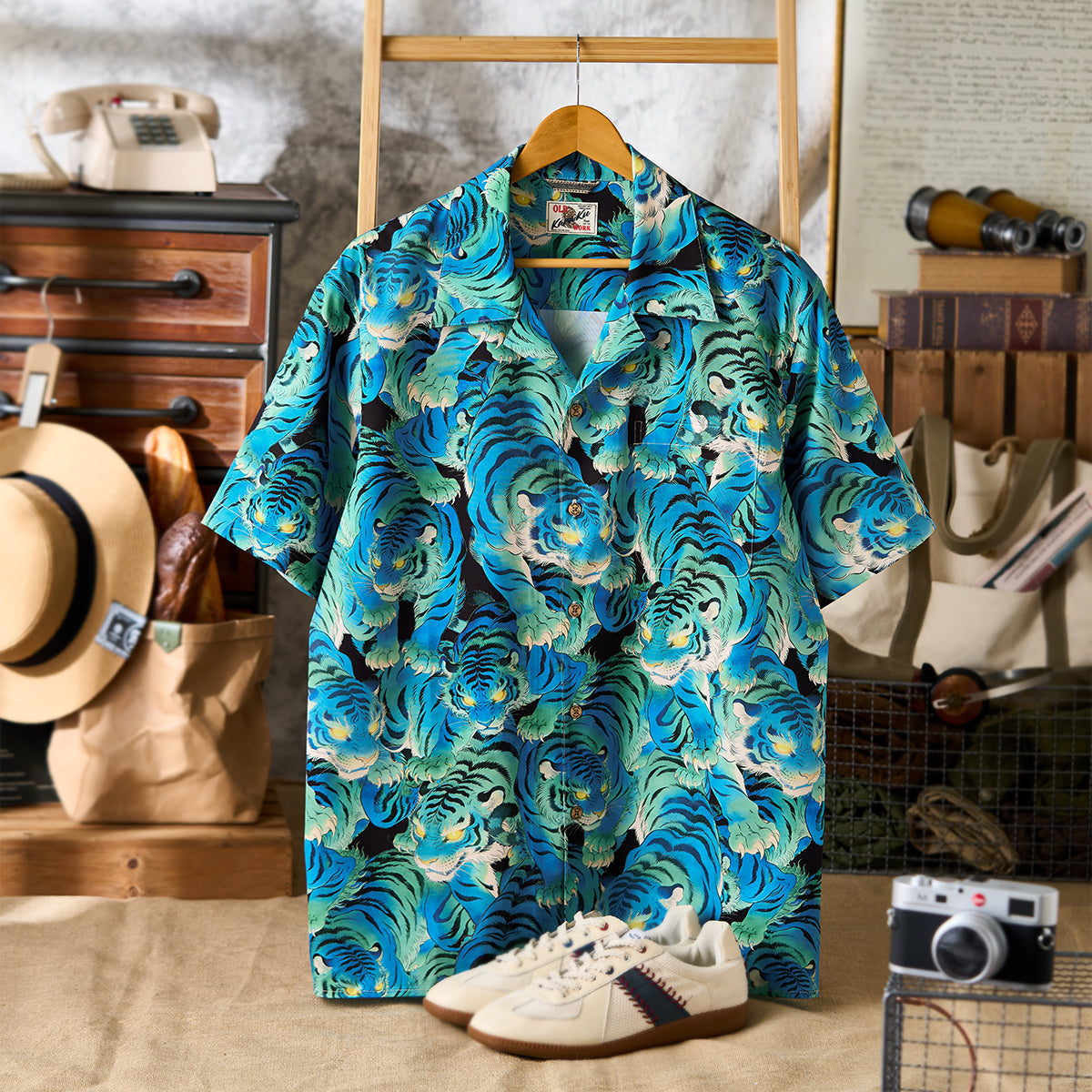 光る目をした虎たち」総柄 浮世絵風アロハシャツ – Karakubuy