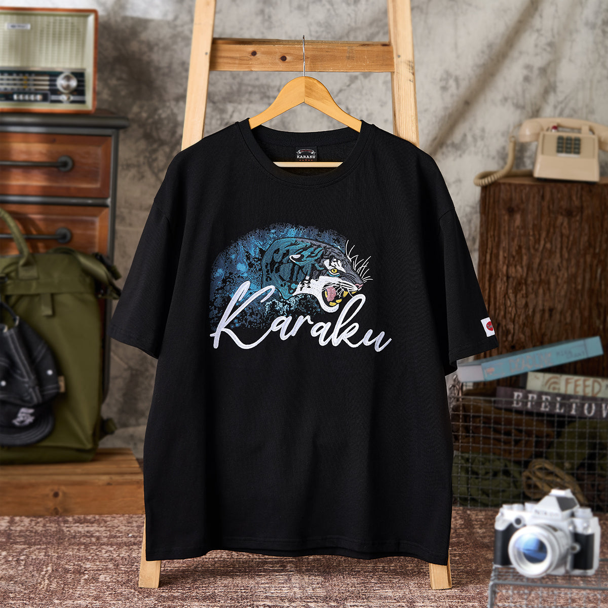 KARAKU×田中ラオウ「Bloom」プリント＆刺繍入りコットンTee – Karakubuy