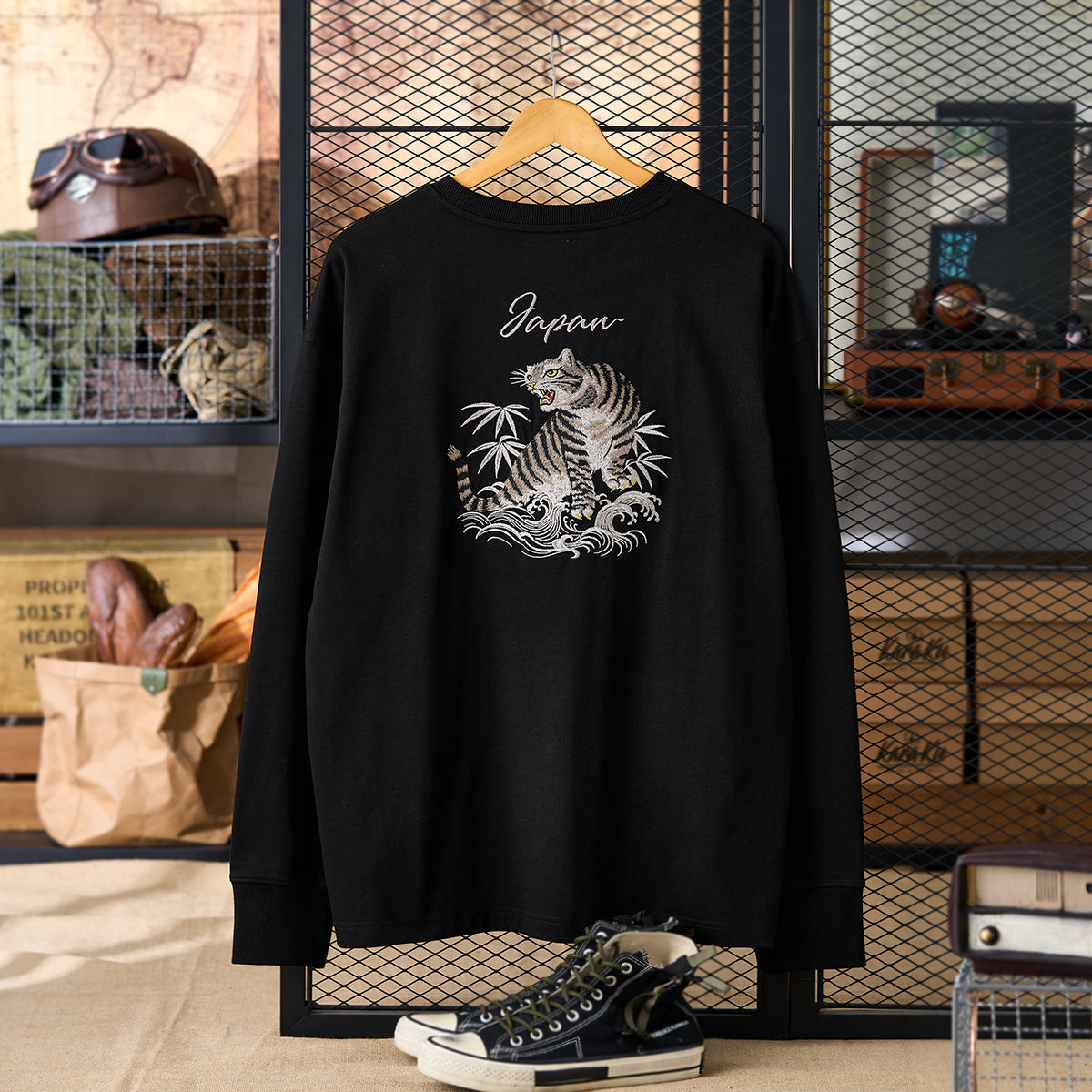 咆哮するキジトラ猫」横須賀風刺繍入りコットンロンT – Karakubuy