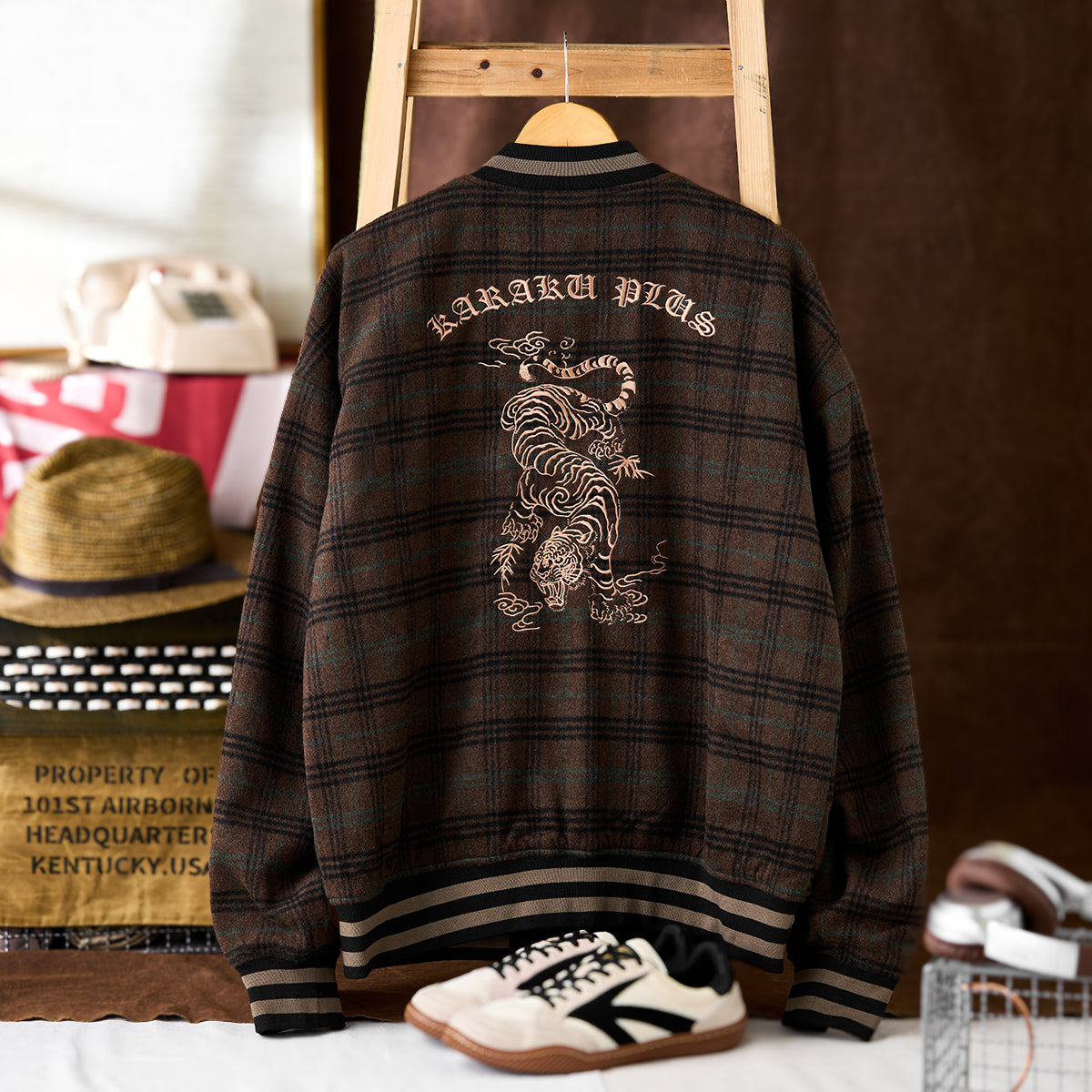 虎刺繡 ウール混ツイードチェック柄ベースボールジャケット – Karakubuy