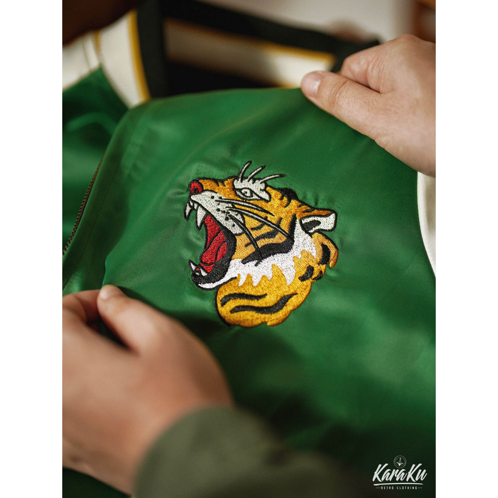 横須賀「吠える虎」刺繡入りスカジャン – Karakubuy
