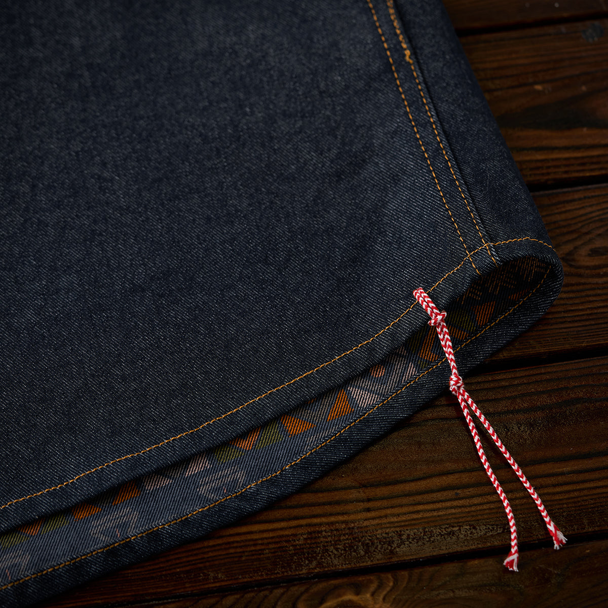 KaraKu」ロゴ刺繍 紅白ヒモ付き裏エスニック調柄デニムシャツ – Karakubuy
