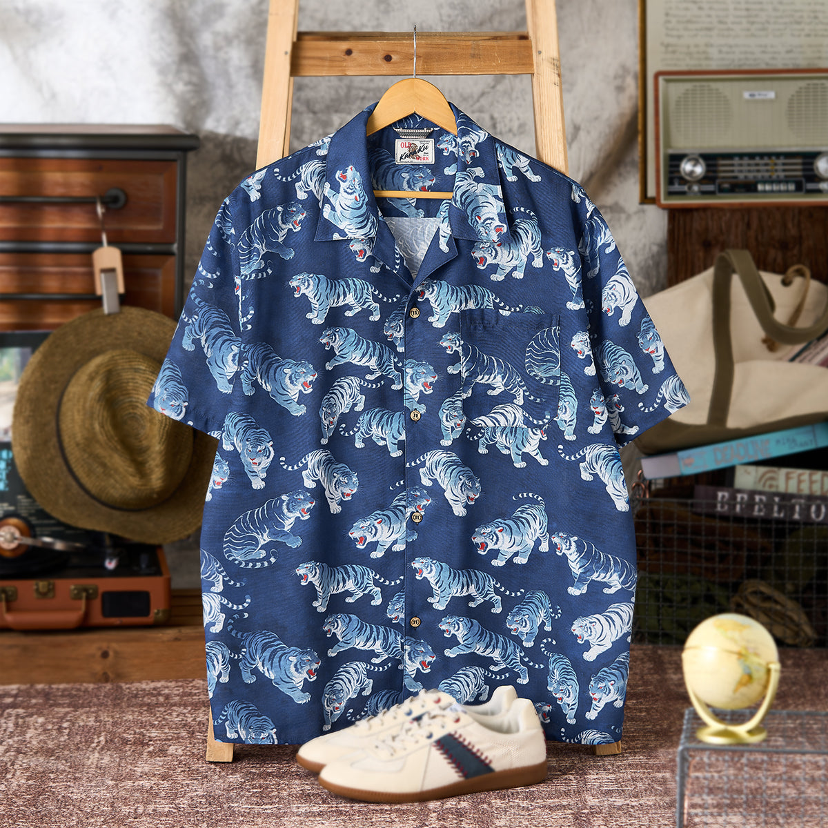 百虎の喧嘩」浮世絵風総柄 藍染め風アロハシャツ – Karakubuy